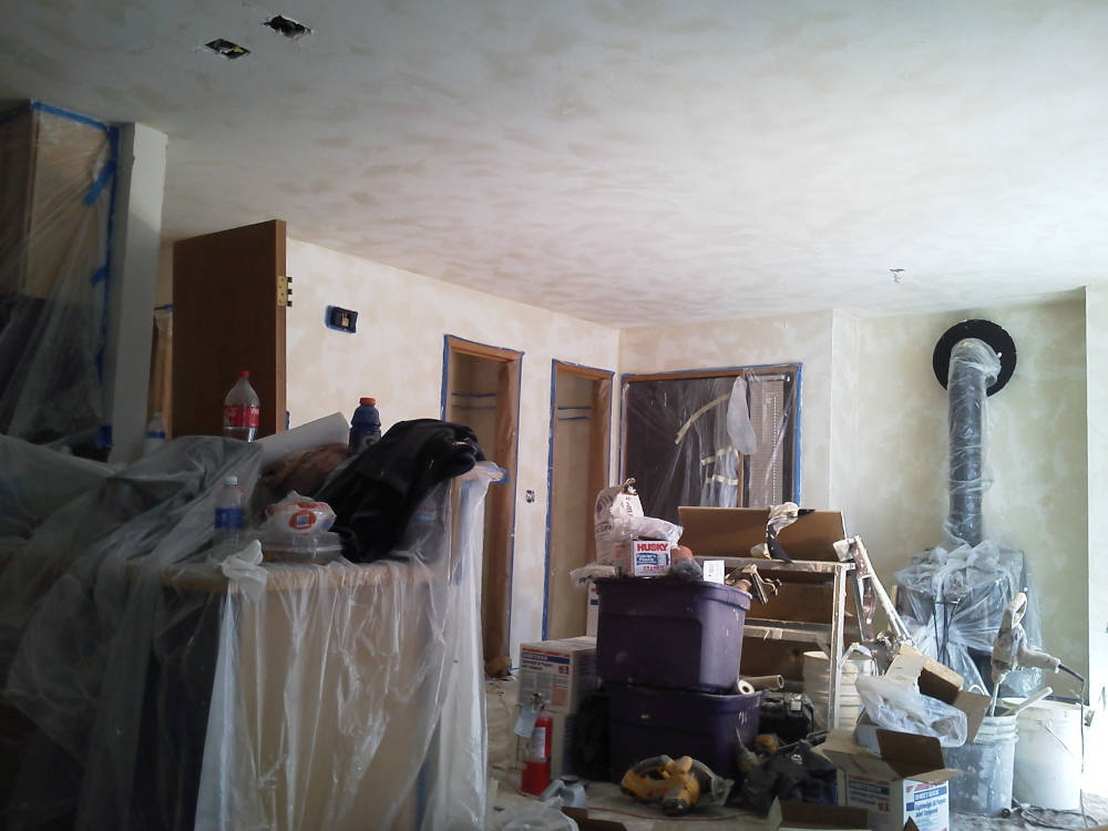 showing a leaving room being re-textured with a skip trowel / hand texture.